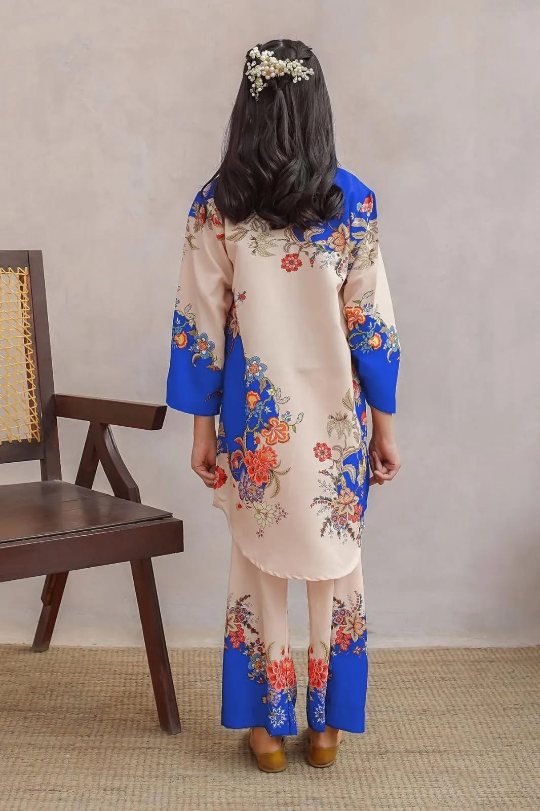 2 Pcs Girl's Arabic Lawn Printed Kurta And Shalwar Suit